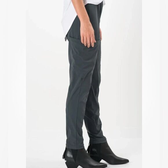 Ruti women’s 0 the cargo pants that will surprise green quiet luxury - Picture 6 of 10